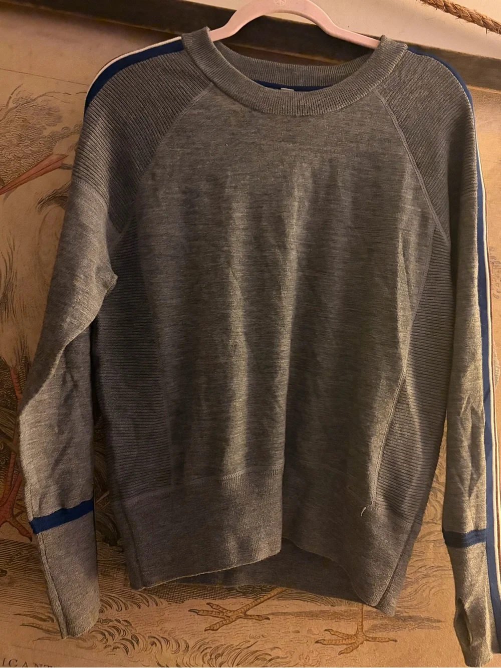 * Athleta Canyon Gray Sweater Colorblock Accent Stripe Sleeves SZ Medium *